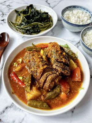 Assam fish at Ru Lai 如来斋 in Central Singapore