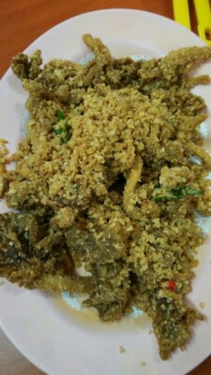 fried oyster mushroons with rolled oatmeal at Ru Lai 如来斋 in Central Singapore