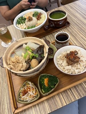 Portion is huge  at Lutan 21 滷談21蔬食藥膳養生館 in Malacca