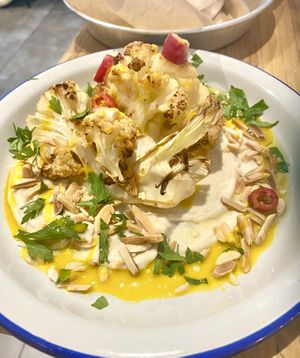 Coliflor dorado  at La Hummuseria in Madrid