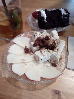 Torrone/nougat with apple slices at La Hummuseria in Madrid