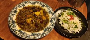 Estofado (potaje) con arroz at La Hummuseria in Madrid