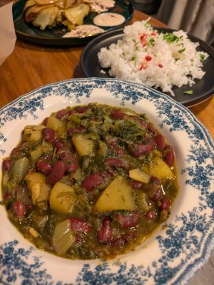 Khoresht sabzi at La Hummuseria in Madrid