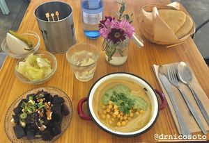 Menú of the day at La Hummuseria in Madrid