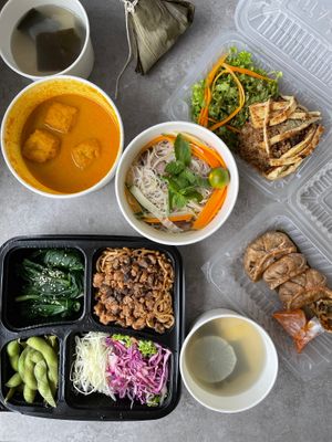 SD02 Wholemeal Gyoza 全麦锅贴 (4pc) RM 10.90

MA04 Claypot Mushroom Multi-grain Rice 瓦煲菇类五谷饭 (with Soup) RM 15.90

Millet Brown rice Dumpling(frozen) RM 7.90

Tur at Newstart Health Kitchen in Cheras