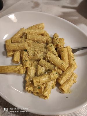 Rigatoni alla carbonara at Mezzaluna in Turin