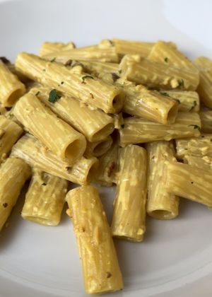 Rigatoni Senatore Cappelli alla carbonara vegana  at Mezzaluna in Turin