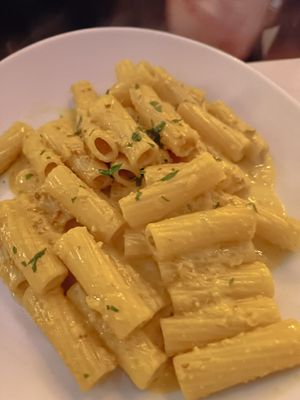 Vegan carbonara at Mezzaluna in Turin