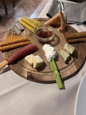 Tagliere formaggi e affettati   at Mezzaluna in Turin