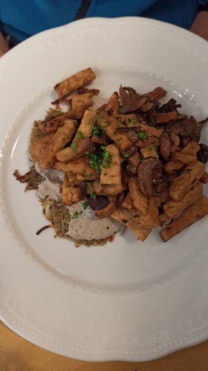 Tempeh con funghi e rosti at Mezzaluna in Turin