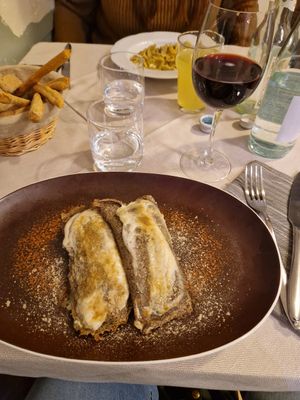 Cannelloni ricotta vegan e spinaci, con tartufo at Mezzaluna in Turin
