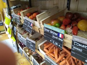 Fruits et légumes français et locaux at La Vie Claire in Rouen