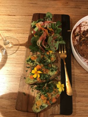 Pea purée bruschetta  at Verthé in Diksmuide