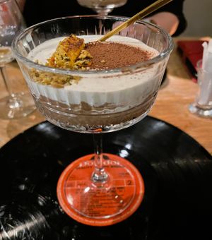 Triffle van cake, sinaas en chocolade at Verthé in Diksmuide