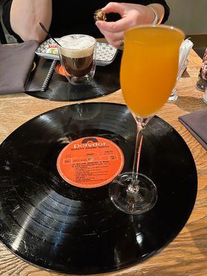 Huisgemaakte bloedappelsienlikeur at Verthé in Diksmuide