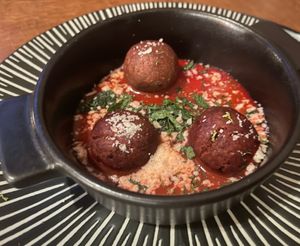 Illusie dessert - Balletjes in tomatensaus look-a-like at Verthé in Diksmuide