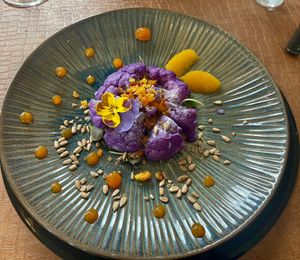 Met bosbessen gemarineerde bloemkool - citrus  - zonnebloem at Verthé in Diksmuide