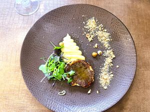 Tarte tatin van ui - nootjes - peterseliewortel at Verthé in Diksmuide