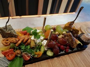 vegan cheeze platter (entree) at Verthé in Diksmuide