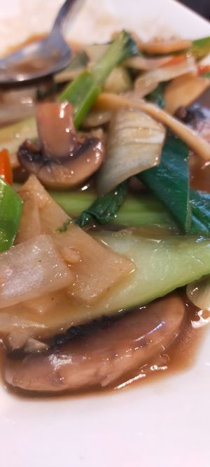 Seasonal green vegetables with garlic sauce at Yak Tibetaans Restaurant in Oostende