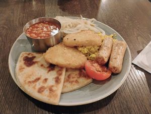 Vegan fry (no mushrooms, third extra hash brown as replacement not pictured) at Maggie Mays in Belfast