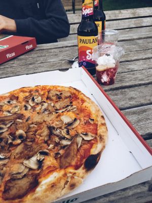 vegan pizza with mushrooms and vegan meat shreds at Galicia in Viernheim
