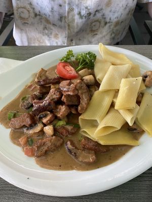 V-Geschnetzeltes mit Nudeln   at Galicia in Viernheim