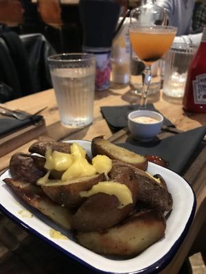 Potato wedges with vegan cheese at Woodland Creatures in Edinburgh