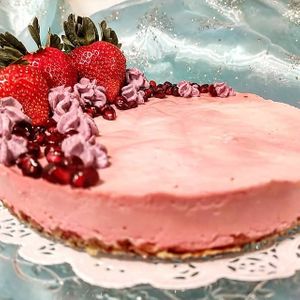 Strawberry "cheese"cake at Purple Sprout Conscious Organics in Buffalo Grove