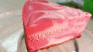 Raw Strawberry Cheesecake (GF, sugar-free, grain-free)  at Purple Sprout Conscious Organics in Buffalo Grove