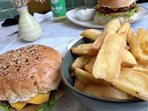 fries & burger  at Franz & Willi in Weimar