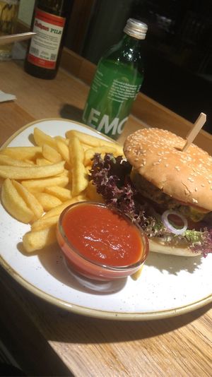 Very nice staff, fast service, big meals, good price and AMAZING taste at Franz & Willi in Weimar