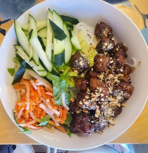 Noble Noodle Bowl w/chick'n at Loving Hut - University in Tempe