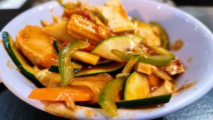 Poulet noix de cajou at Tien Hiang in Paris