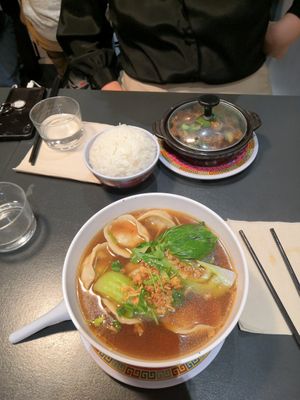 Soupe monton et marmite "bœuf" au poivre at Tien Hiang in Paris
