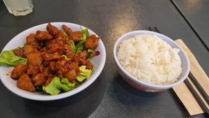 Nopoulet à la citronnelle et riz nature at Tien Hiang in Paris