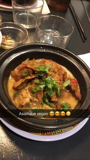 Marmite « poulet » caramélisé at Tien Hiang in Paris