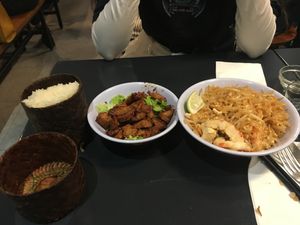 Citronnelle Chicken and pad Thai at Tien Hiang in Paris