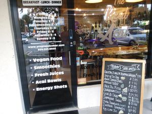 Front of store at Utopia Juice Bar in Pompano Beach