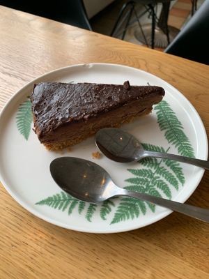 vegan chocolate-mint cheesecake with Marianne at Gamla Bibliotekscafeet in Umea