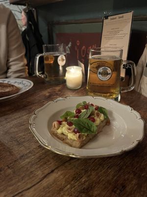 Mazarin cake with thyme-lemon butter cream (vegan option)

  at Lygtens Kro in Copenhagen