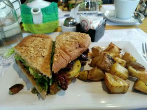 Vegan Seitan sandwich at Zen Tea in San Martin De Los Andes