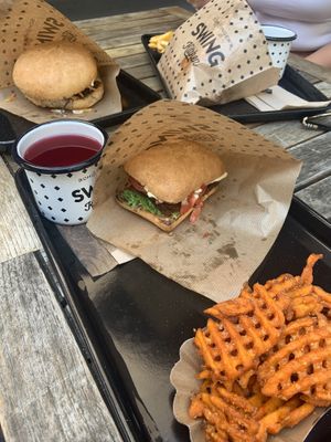 Chicago Edgy + Sweet Potato Fries at Swing Kitchen - Operngasse in Vienna