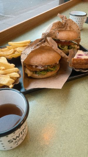 Vienna Burger + cheesecake #Veganuary at Swing Kitchen - Operngasse in Vienna