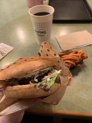 Cheese burger  at Swing Kitchen - Operngasse in Vienna