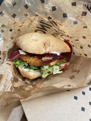 hamburguesas SÚPER RICAS😍  at Swing Kitchen - Operngasse in Vienna