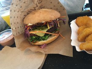 Cheese burger w/ ‘chicken’ bites at Swing Kitchen - Operngasse in Vienna