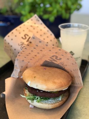 Best burger chili burger at Swing Kitchen - Operngasse in Vienna