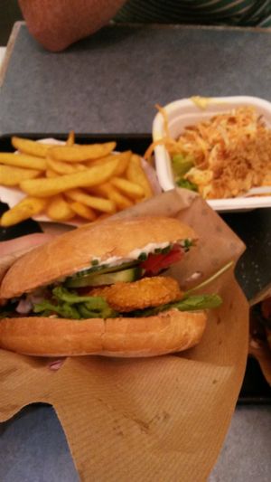 Vegan chicken burger with chips and coleslaw at Swing Kitchen - Operngasse in Vienna