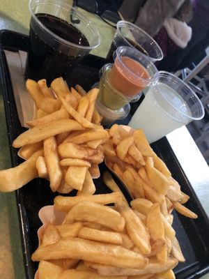 Chips and dips  at Swing Kitchen - Operngasse in Vienna